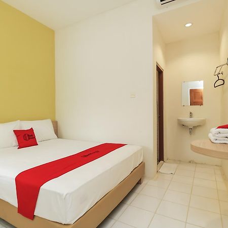 Reddoorz Plus @ Slamet Riyadi Solo Exterior foto