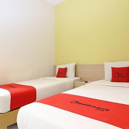 Reddoorz Plus @ Slamet Riyadi Solo Exterior foto