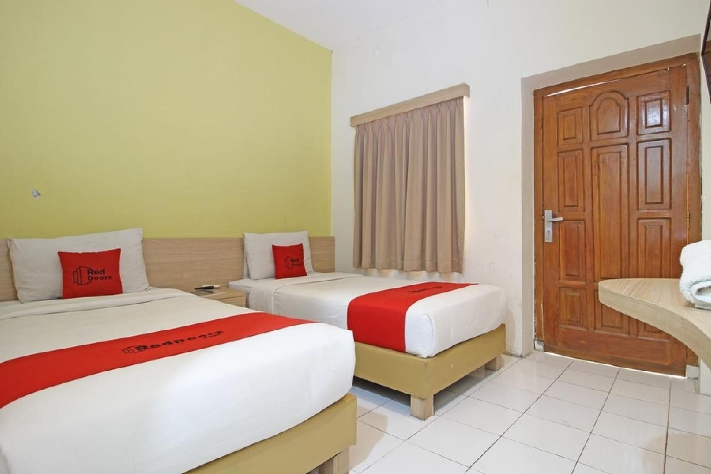 Reddoorz Plus @ Slamet Riyadi Solo Exterior foto