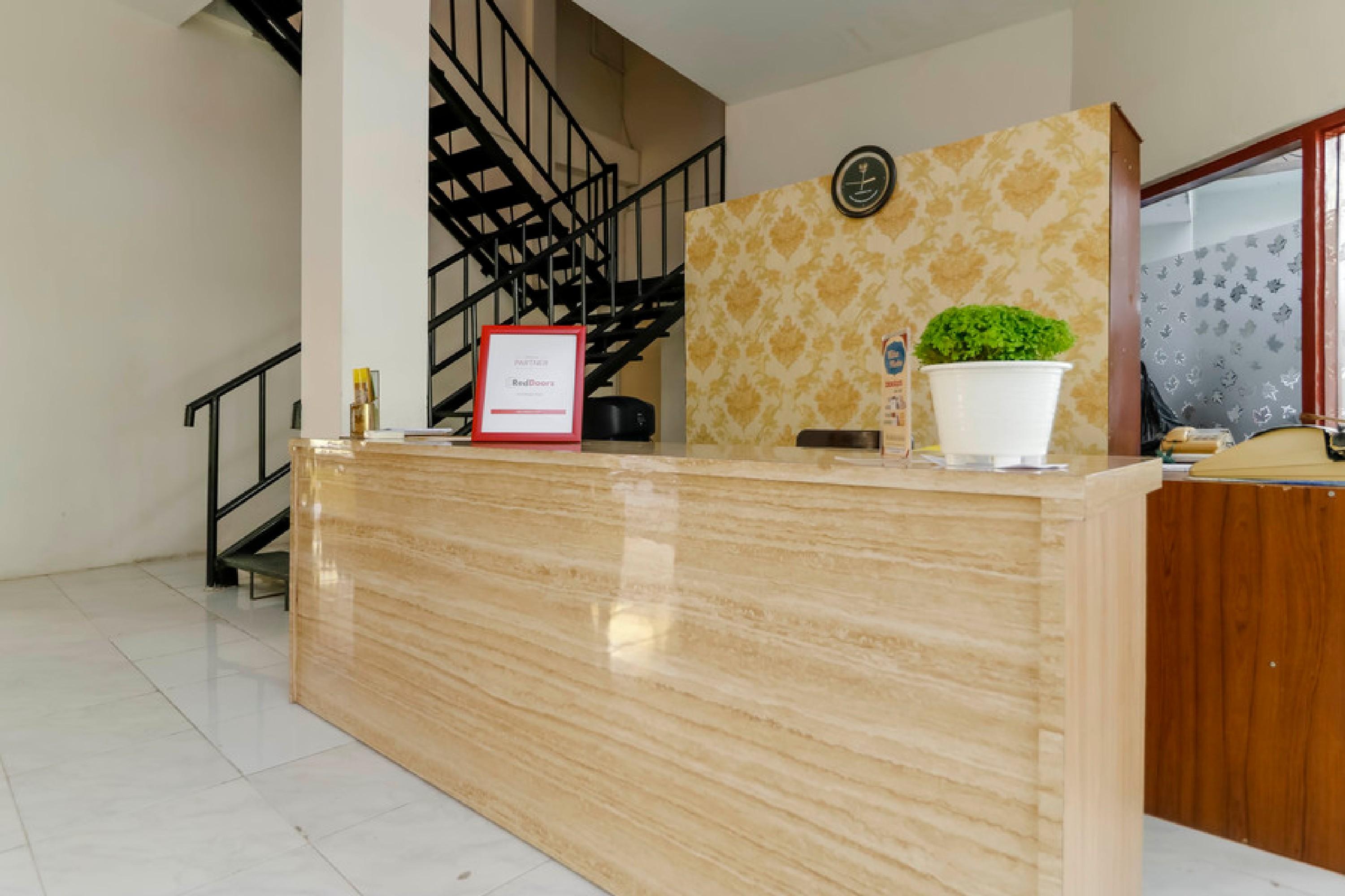 Reddoorz Plus @ Slamet Riyadi Solo Exterior foto