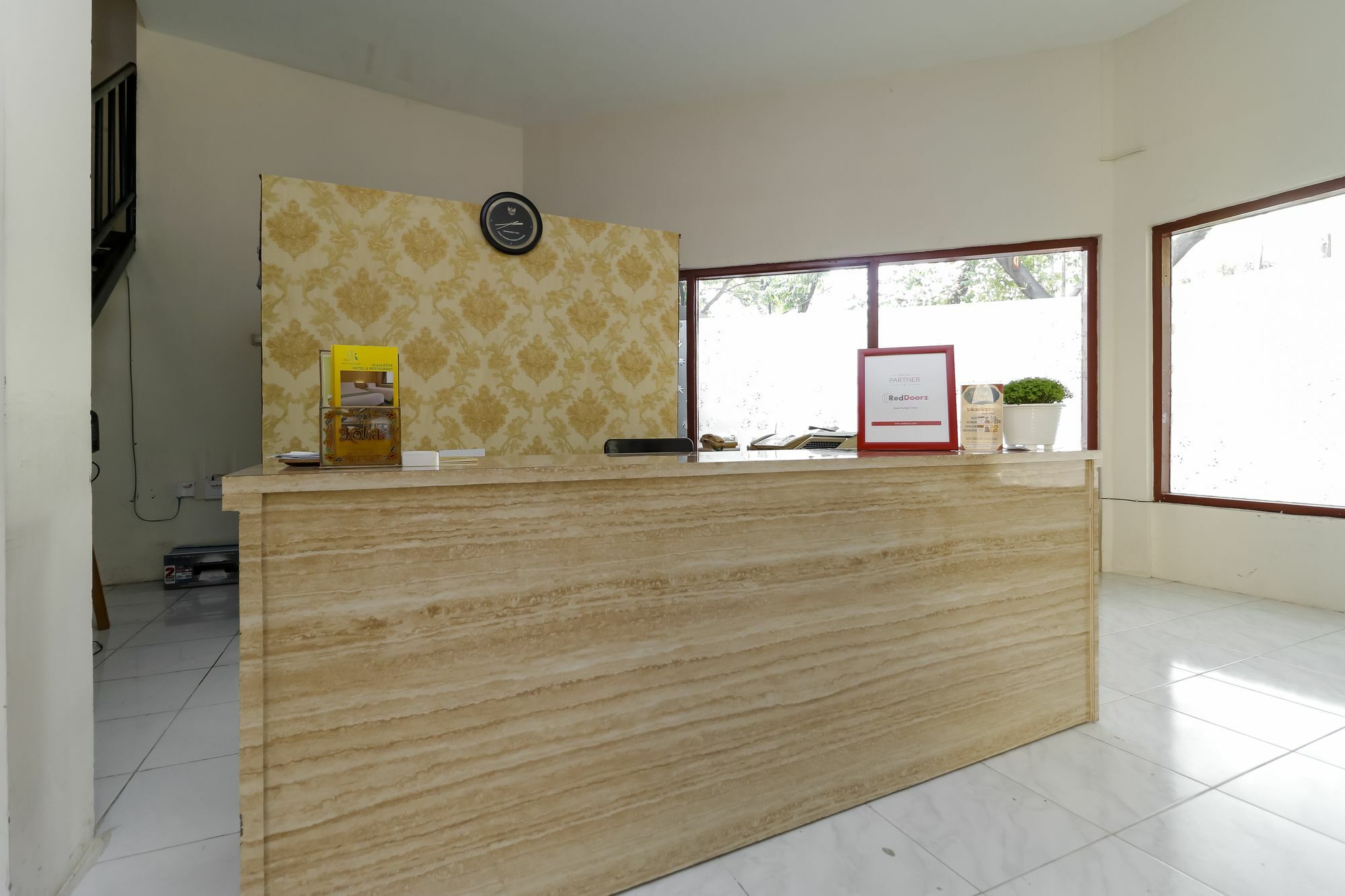 Reddoorz Plus @ Slamet Riyadi Solo Exterior foto